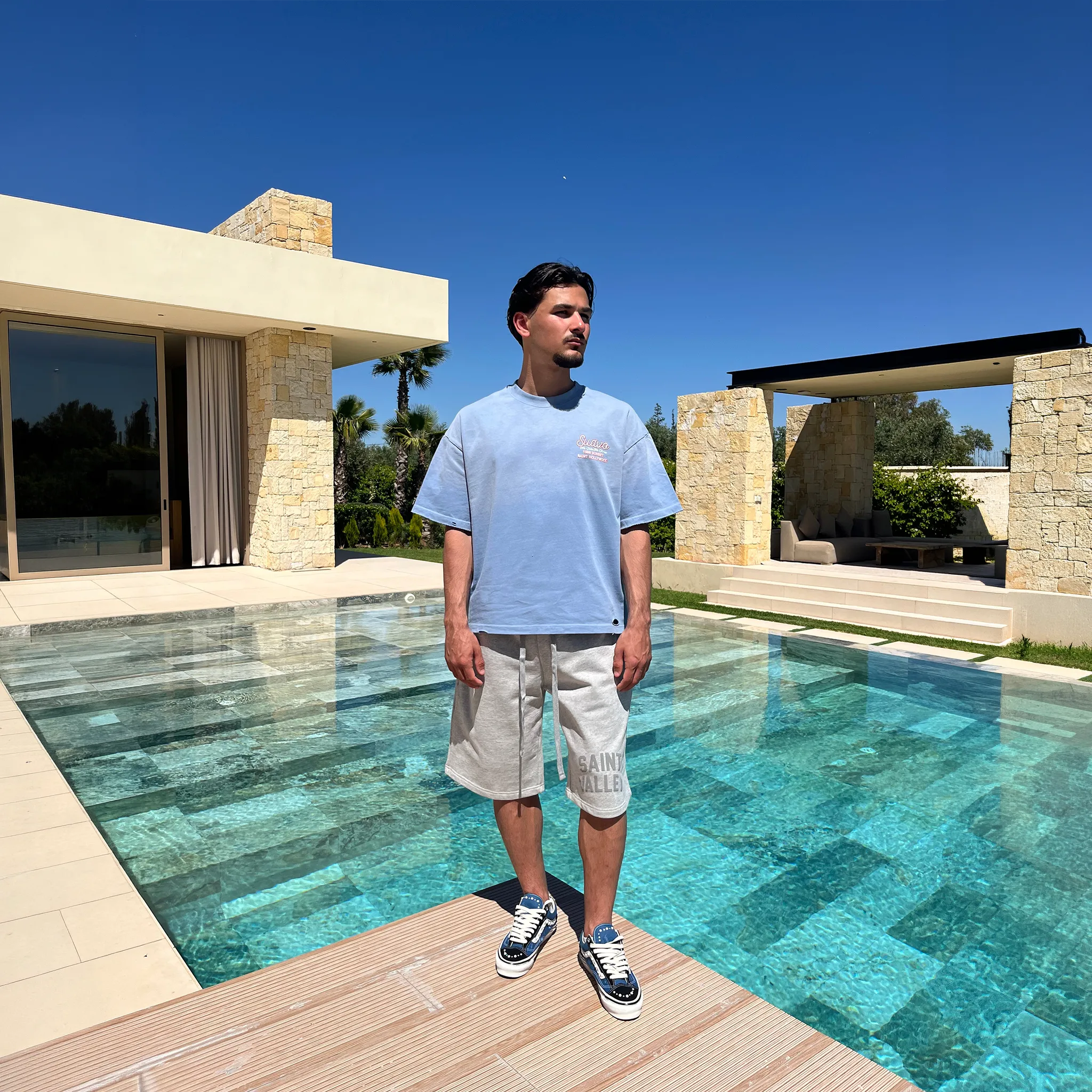 Model View of Suavo London 99 Sunset Sky Blue T-Shirt